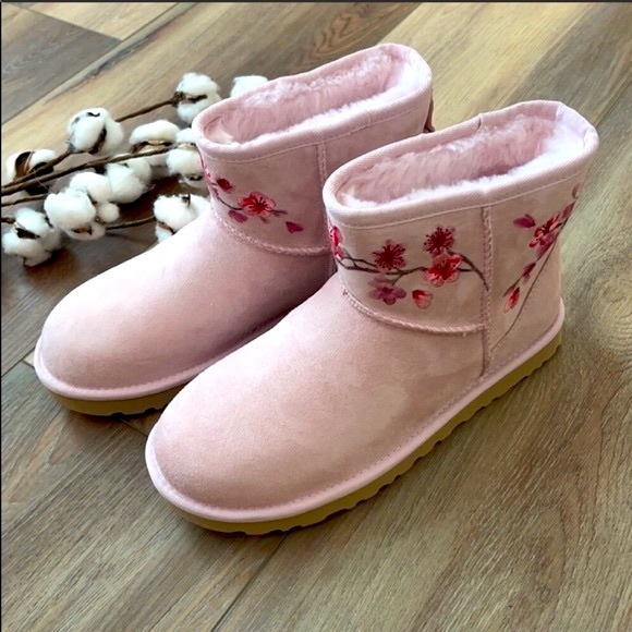 🍃🔆UGGS- CLASSIC MINI BLOSSOM🔆🍃 - Picture 10 of 14